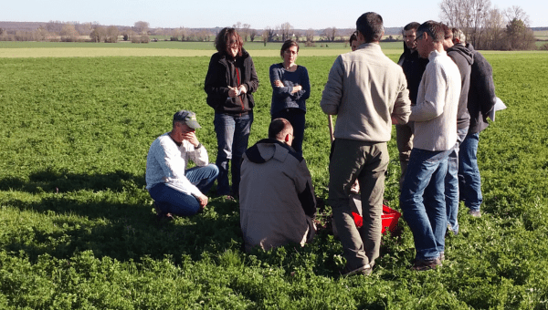 groupe de producteurs et productrices en formation